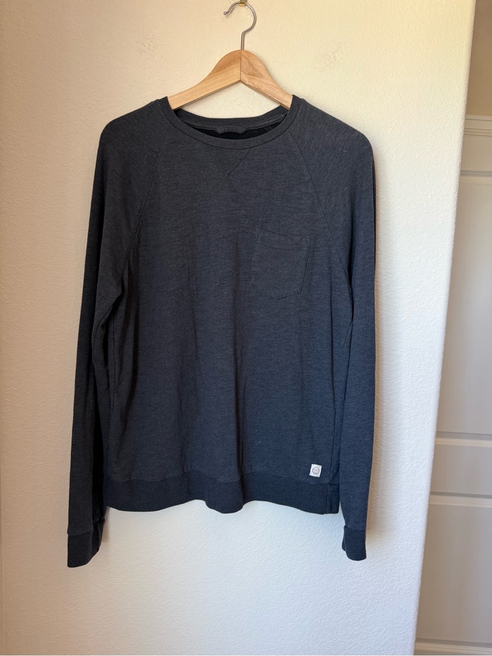 Marine Layer Double Knit Raglan Size Small - Picture 2 of 5
